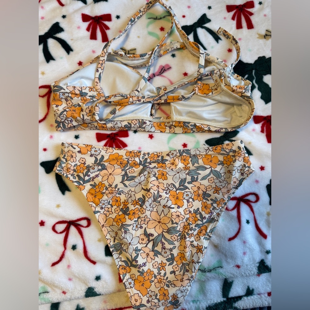 CUPSHE Floral bathing suit set - Picture 2 of 4